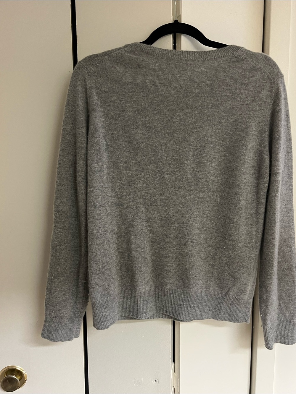 Quince Gray Crewneck Cashmere Sweater - Classic Women's Pullover - Picture 8 of 8